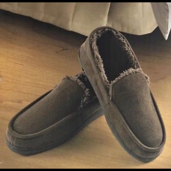 Sharper Image Memory Foam Slippers No Skid/slip. Make an offer! - Picture 1 of 7